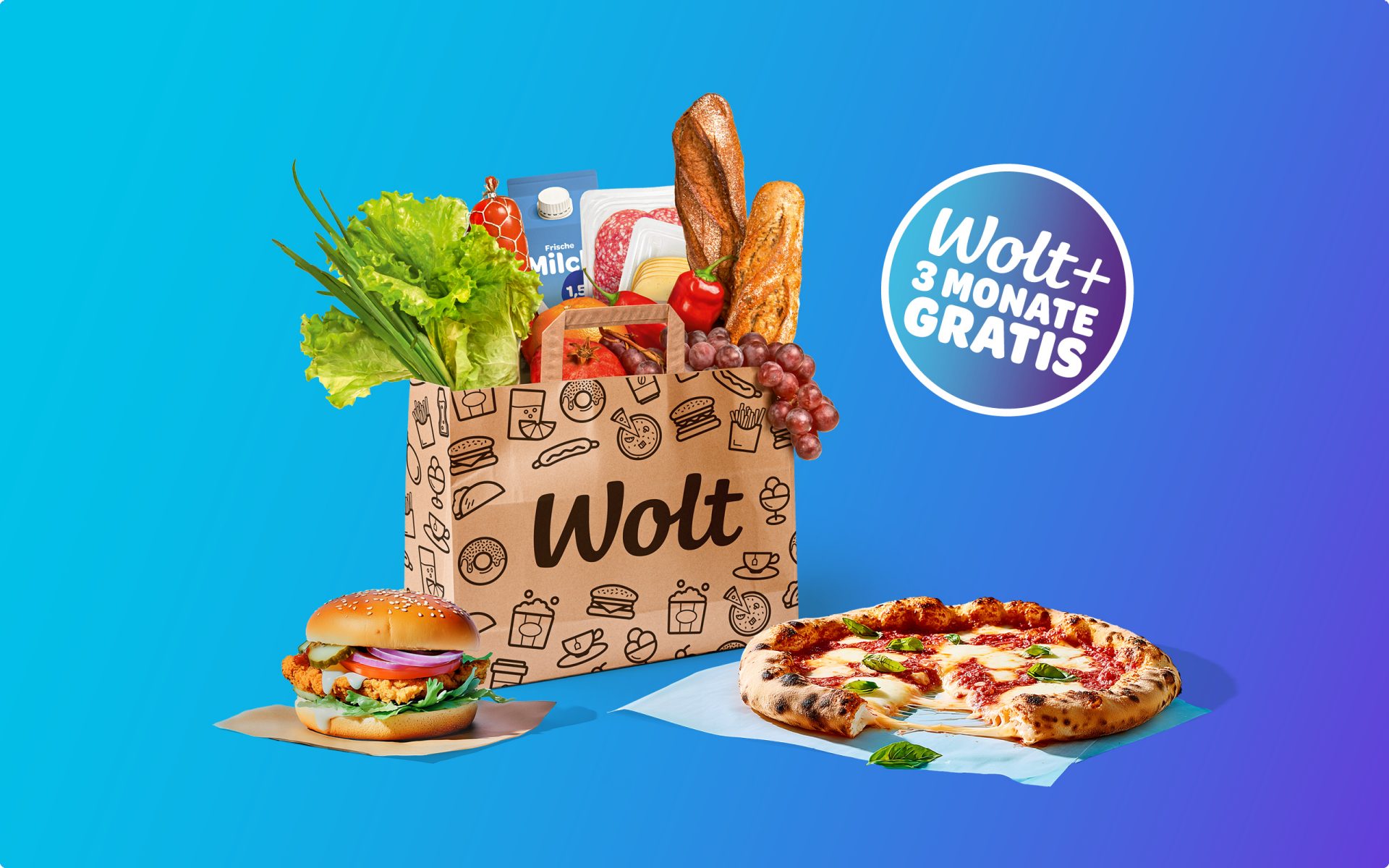 Wolt+ drei Monate gratis testen. Ein Symbolbild mit einer Papiertüte des Lieferdienstes Wolt, die mit verschiedenen Lebensmitteln, daruter Baguette, Salat, Tomaten gefüllt ist. Im Vordergrund ein Hamburger und eine Pizza.